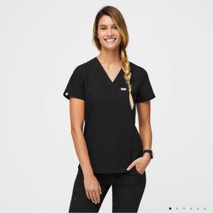 FIGS Catarina one pocket scrub top, size medium, color black.
